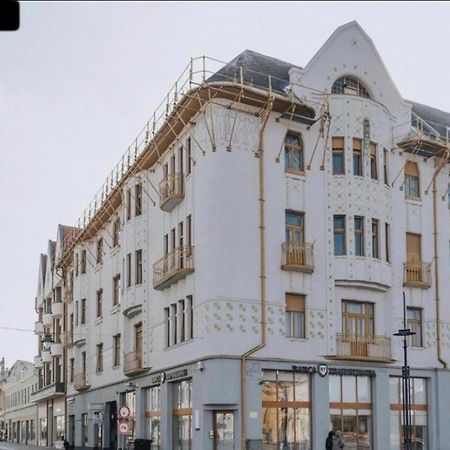 Aparte, Ultracentral Apartament In Moskovits Palace Oradea Exterior foto