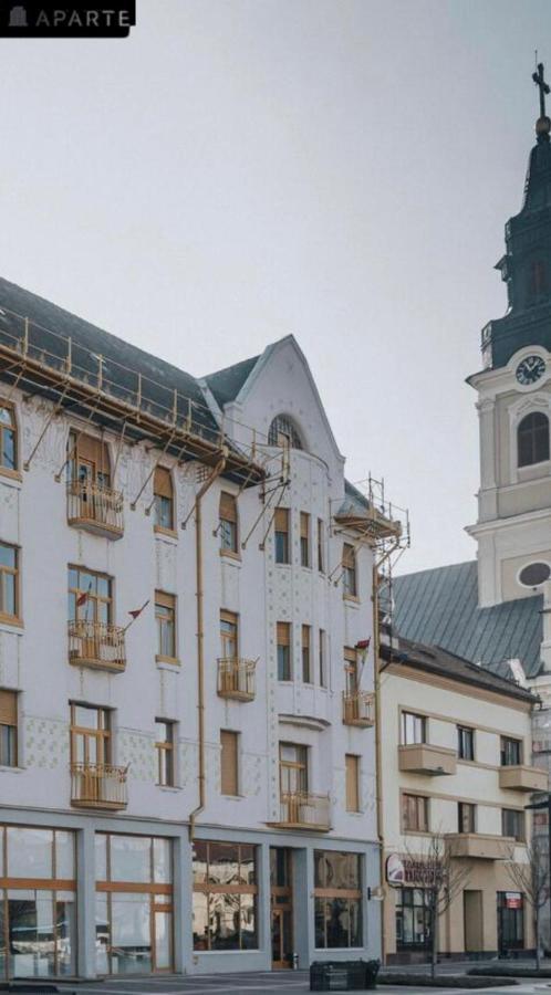 Aparte, Ultracentral Apartament In Moskovits Palace Oradea Exterior foto